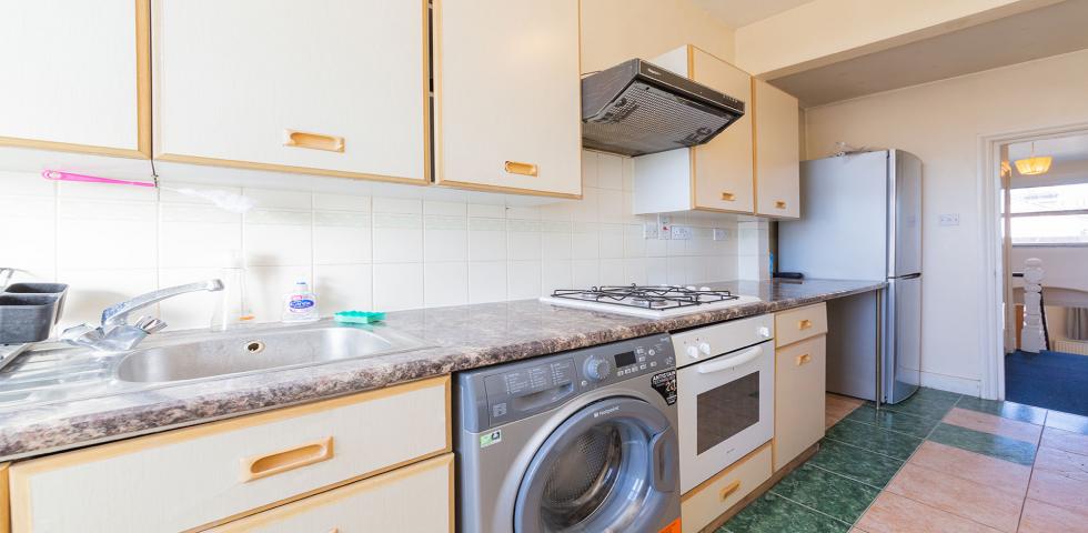			UNDER OFFER , 2 Bedroom, 1 bath, 1 reception Flat			 Chamberlayne Road, KENSAL GREEN/QUEENS PARK